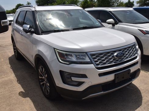 Used 2017 Ford Explorer Platinum AWD/4WD image 4