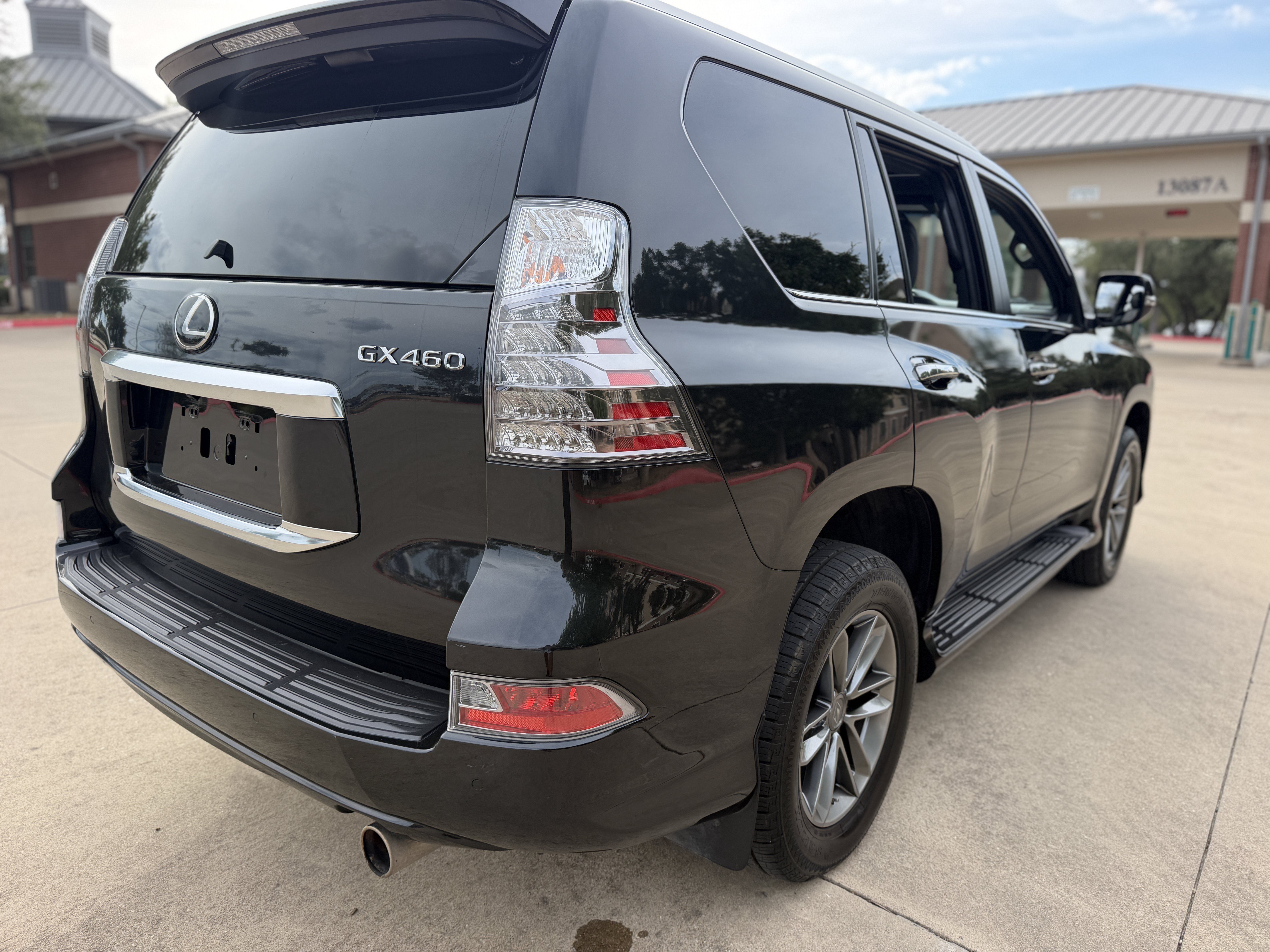 Used 2022 Lexus GX 460 Premium w/ Premium Package AWD/4WD image 9