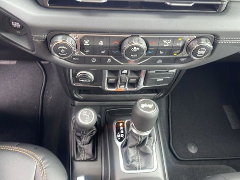 New 2026 Jeep Wrangler Sahara AWD/4WD image 19