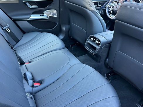 Used 2025 Mercedes-Benz E 350 4MATIC Sedan image 31