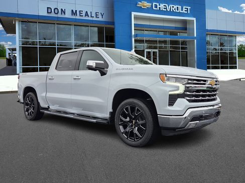 New 2026 Chevrolet Silverado 1500 LTZ w/ LTZ Premium Package AWD/4WD image 1