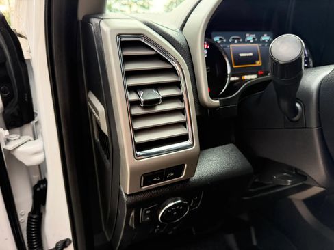 Used 2017 Ford F350 Lariat w/ Tow Technology Bundle AWD/4WD image 29