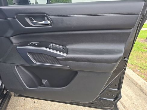 Used 2023 Nissan Pathfinder SL w/ Lighting Package (N92) FWD image 39