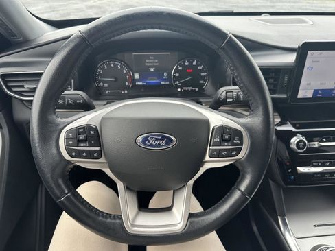 Used 2022 Ford Explorer Limited w/ Equipment Group 301A image 7