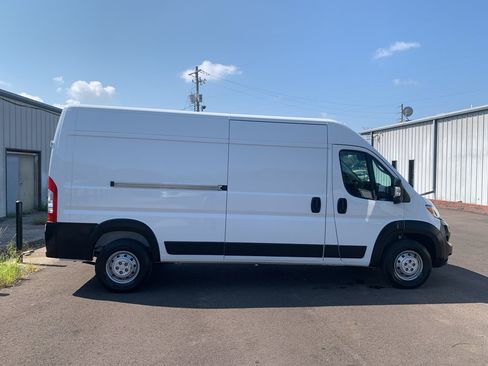 Used 2025 RAM ProMaster 3500 w/ Convenience Group FWD image 2