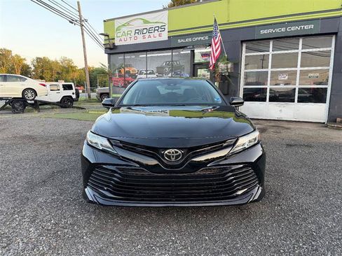 Used 2019 Toyota Camry LE FWD image 2