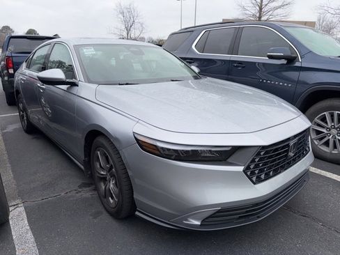 Used 2023 Honda Accord EX image 3