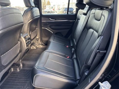 Used 2023 Jeep Grand Cherokee Overland image 13