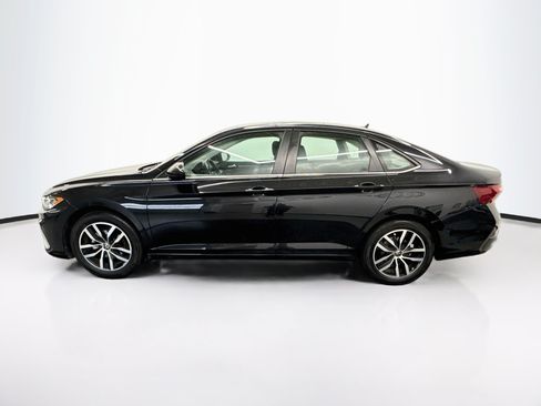 Used 2025 Volkswagen Jetta SE FWD image 4