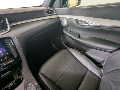 Used 2019 INFINITI QX50 Essential w/ Sensory Package FWD image 11