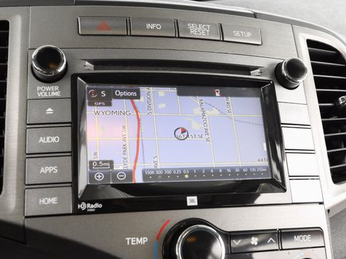 Used 2015 Toyota Venza Limited image 23