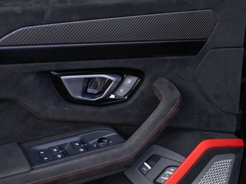 Used 2024 Lamborghini Urus Performante AWD/4WD image 27