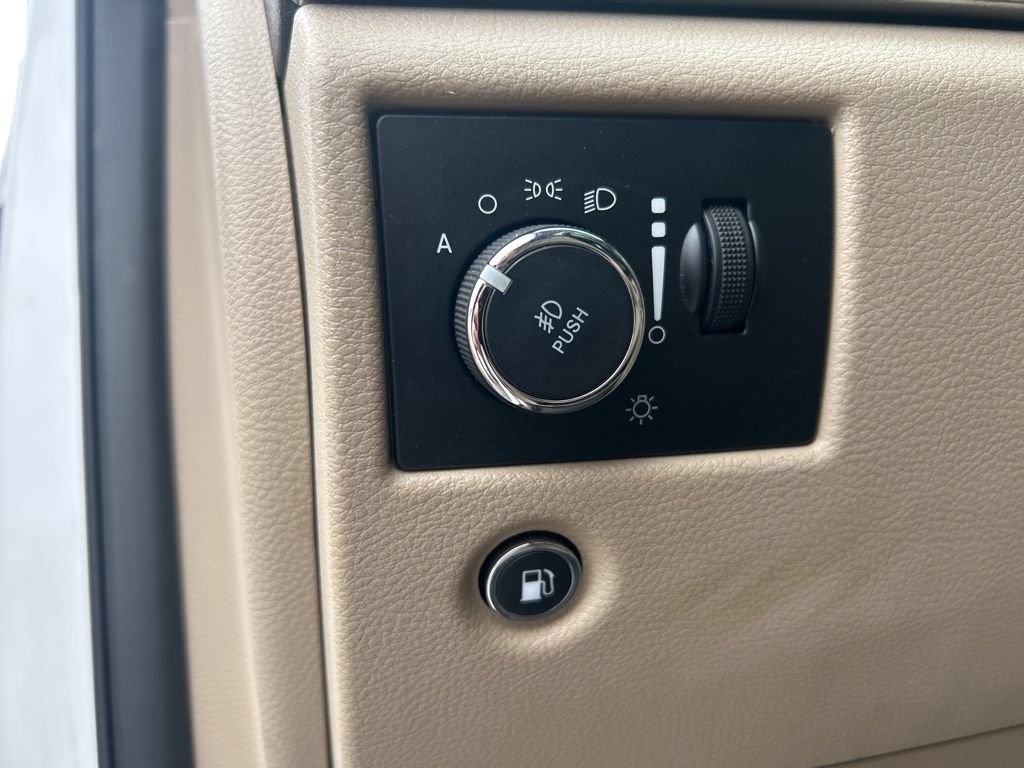 Used 2019 Jeep Grand Cherokee Overland AWD/4WD image 19