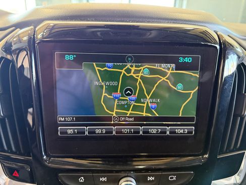 Used 2018 Chevrolet Traverse LT FWD image 20