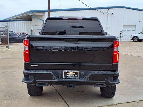 Used 2020 Chevrolet Silverado 1500 LT Trail Boss w/ Midnight Edition AWD/4WD image 6