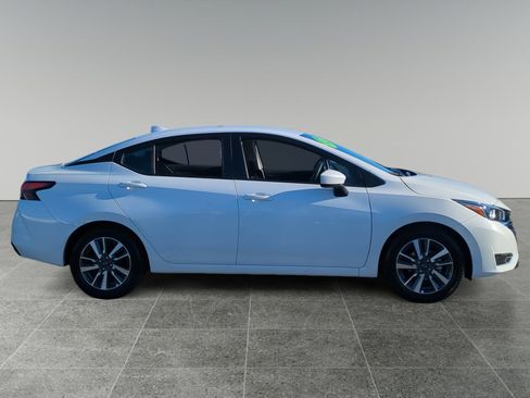 Used 2023 Nissan Versa SV image 6