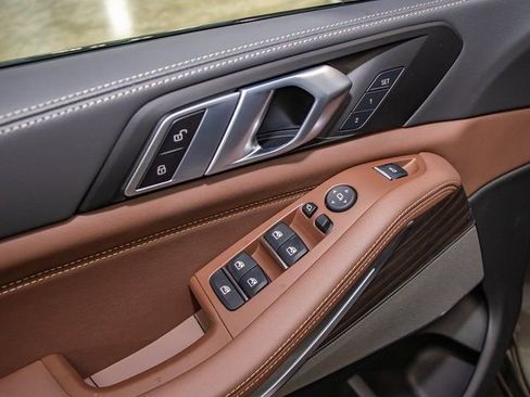 Used 2026 BMW X5 xDrive40i w/ M Sport Package AWD/4WD image 14