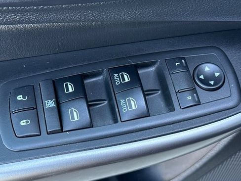 Used 2019 Jeep Cherokee Limited FWD image 14
