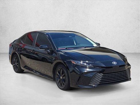 Used 2025 Toyota Camry LE w/ Convenience Package FWD image 3