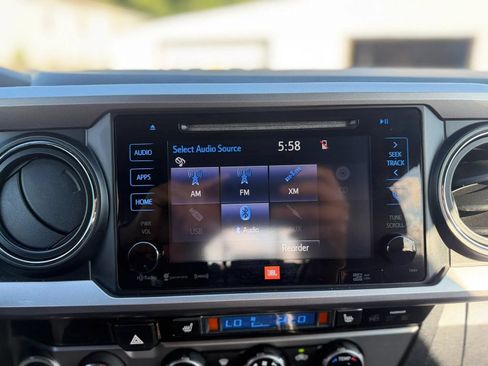 Used 2016 Toyota Tacoma Limited w/ Towing Package AWD/4WD image 18