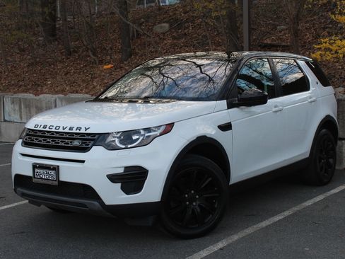 Used 2017 Land Rover Discovery Sport SE AWD/4WD image 2