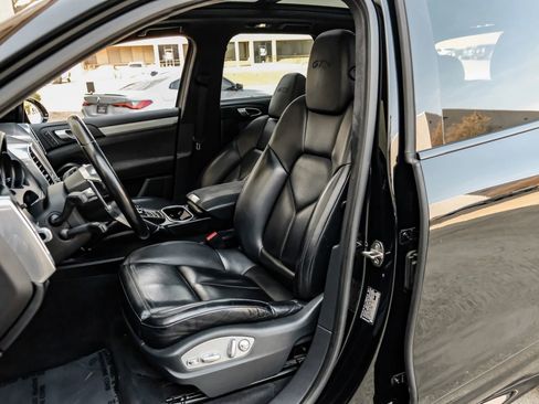 Used 2018 Porsche Cayenne GTS w/ Premium Package Plus AWD/4WD image 35