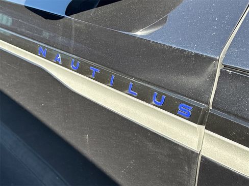 Used 2024 Lincoln Nautilus Reserve w/ Equipment Group 202A image 4