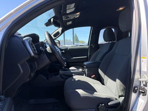 Used 2019 Toyota Tacoma TRD Off-Road w/ TRD Premium Off Road Package AWD/4WD image 10