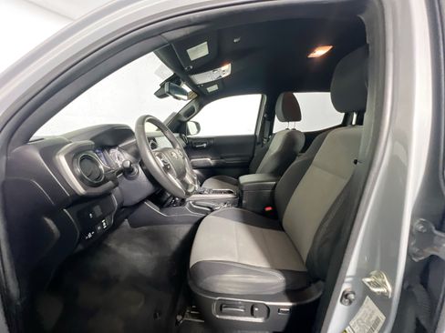 Used 2021 Toyota Tacoma TRD Sport w/ Technology Package AWD/4WD image 14