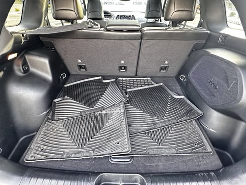 Used 2019 Jeep Cherokee Limited image 10