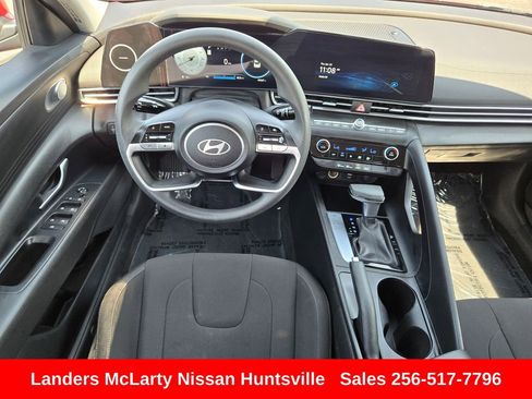 Used 2024 Hyundai Elantra SEL FWD image 15