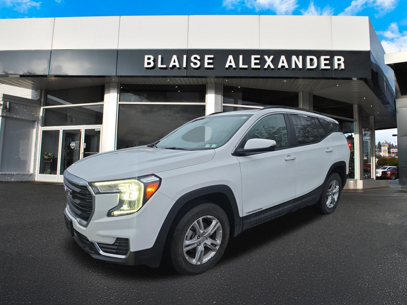 Used 2023 GMC Terrain SLE w/ Driver Convenience Package AWD/4WD image 7