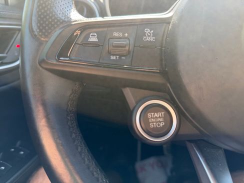 Used 2022 Alfa Romeo Giulia Ti AWD/4WD image 28