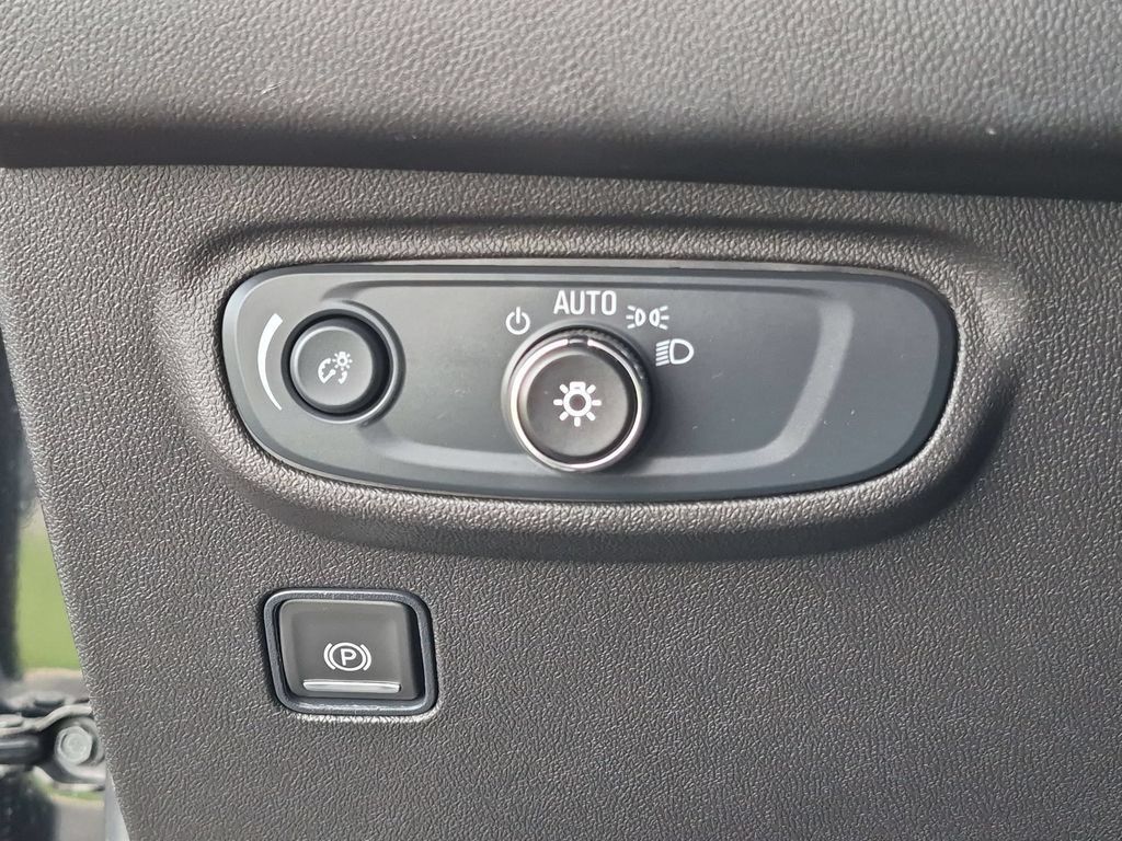 Certified 2024 GMC Terrain SLE AWD/4WD image 16