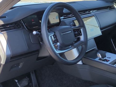 New 2025 Land Rover Range Rover SE image 2