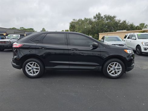 Certified 2021 Ford Edge SE image 3