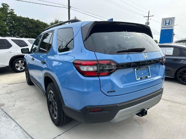 Used 2025 Honda Pilot TrailSport image 5