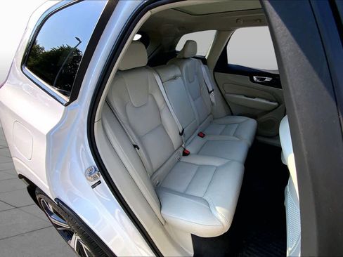 Used 2024 Volvo XC60 B5 Ultimate w/ Protection Package Premier AWD/4WD image 20
