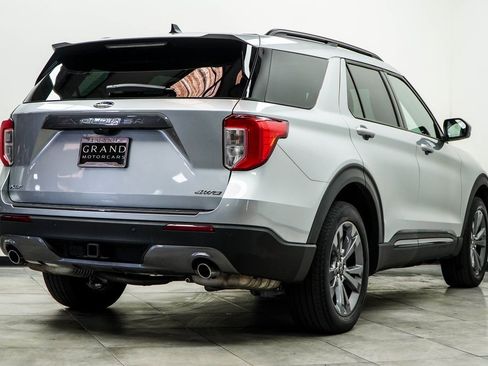 Used 2022 Ford Explorer XLT w/ Equipment Group 202A image 12