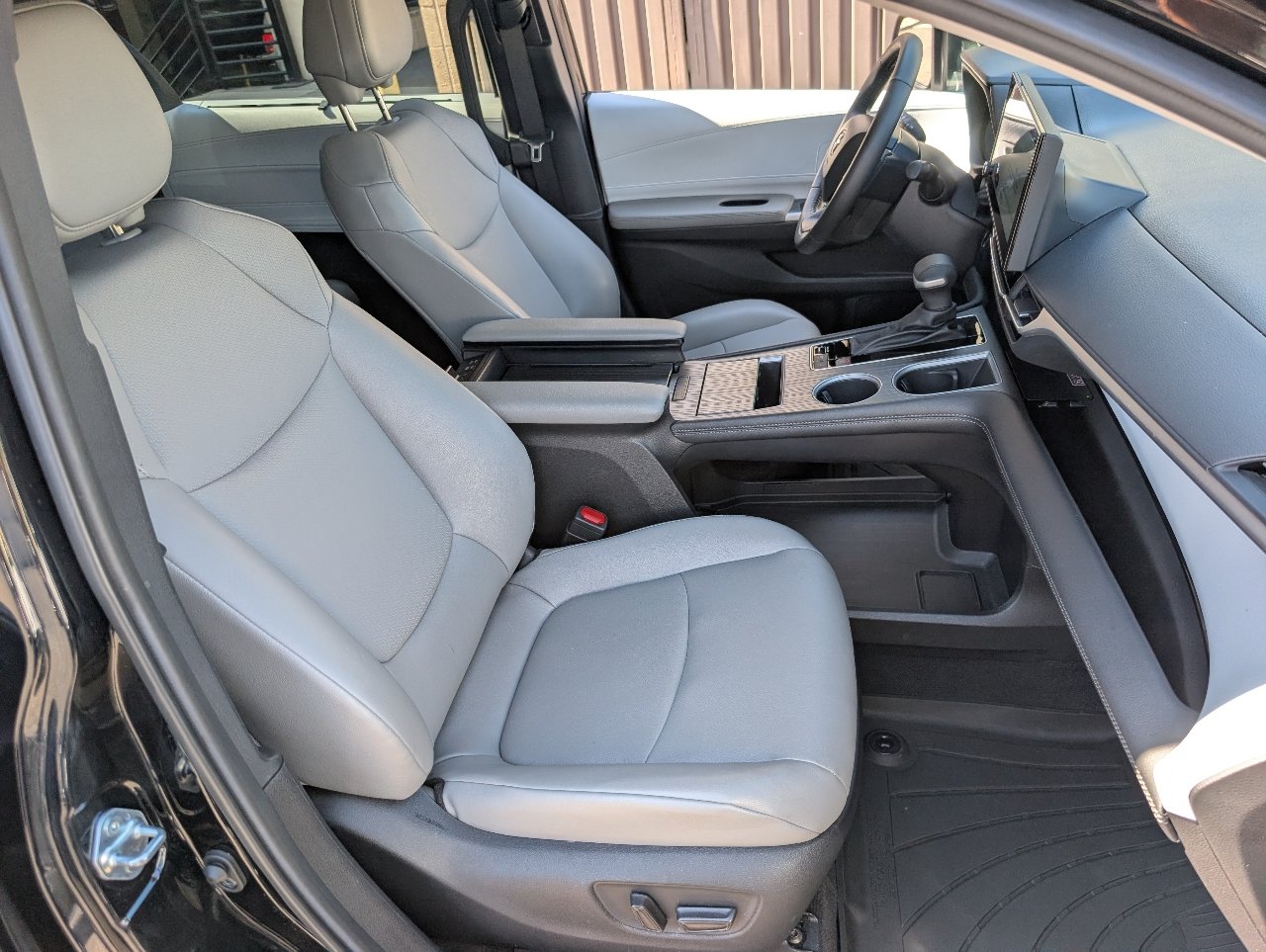 Used 2026 Toyota Sienna XLE FWD image 9