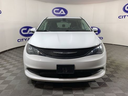 Used 2022 Chrysler Voyager LX image 8