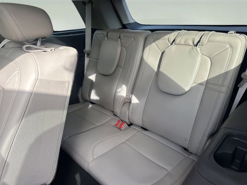 Certified 2022 Lincoln Aviator Reserve w/ Equipment Group 201A image 11