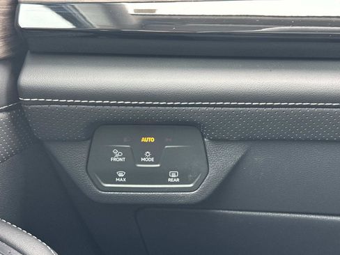 Used 2025 Volkswagen Atlas SEL image 28