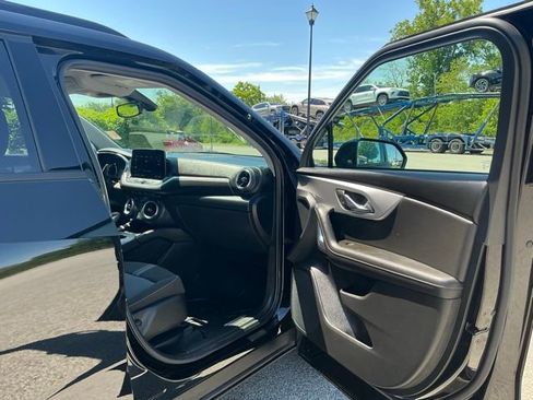 Used 2024 Chevrolet Blazer LT w/ Convenience Package FWD image 16