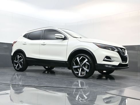 Used 2020 Nissan Rogue Sport SL w/ Premium Package image 28