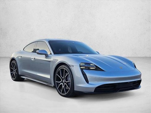 Used 2023 Porsche Taycan image 3