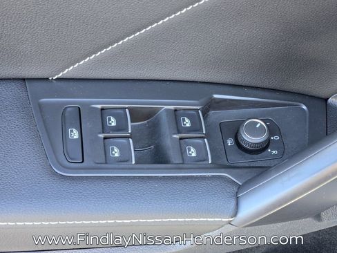 Used 2023 Volkswagen Tiguan SE w/ Panoramic Sunroof Package FWD image 22