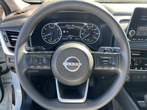 Certified 2023 Nissan Rogue SV image 7