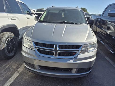 Used 2020 Dodge Journey SE w/ SE Popular Equipment Group FWD image 2