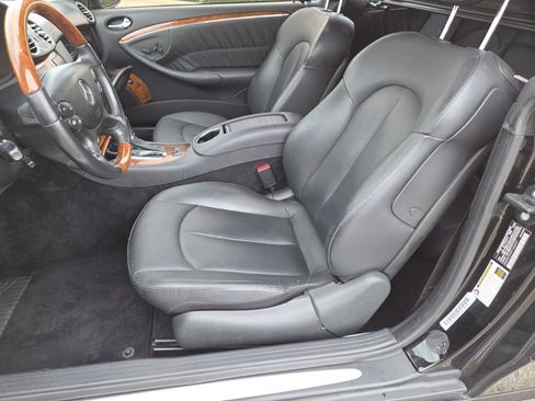 Used 2009 Mercedes-Benz CLK 550 Cabriolet image 21